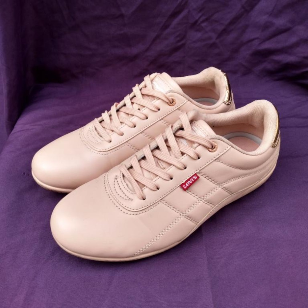 Levi’s Women Pink Shoes Size 10 Gem